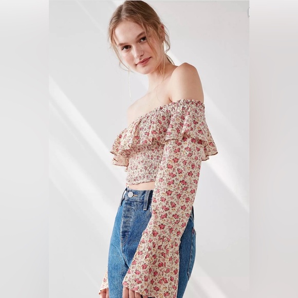 Kimchi Blue Kimora Smocked Ruffle Off-The-Shoulder Top. Size S - Picture 3 of 6